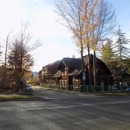 Trzy Izby, Przy Skoczni I Centrum