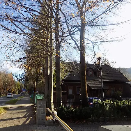 Trzy Izby, Przy Skoczni I Centrum