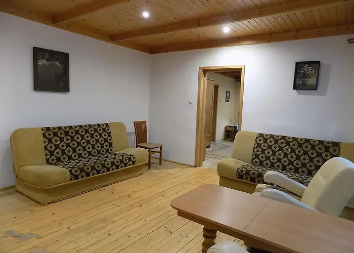 Trzy Izby, Przy Skoczni I Centrum